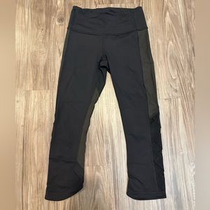 lululemon athletica black Wunder Under crop leggings with black mesh size 4
